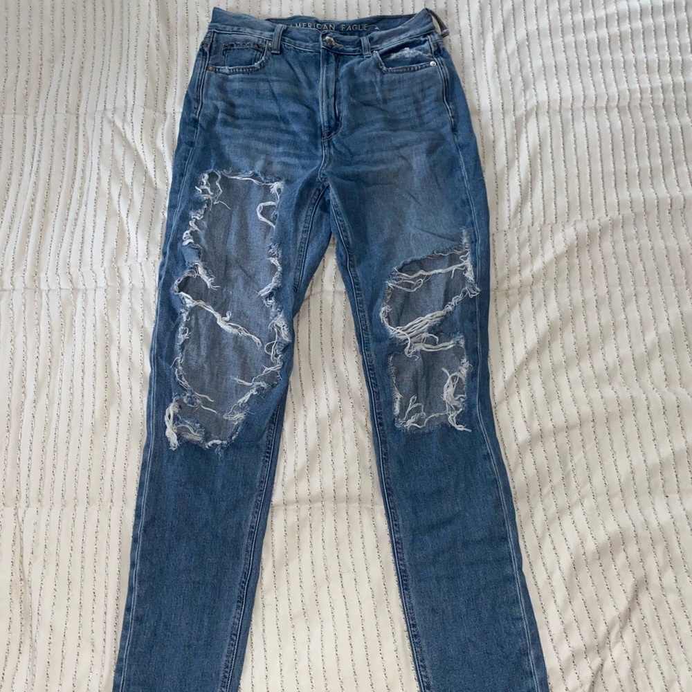 Medium wash American Eagle mom jeans